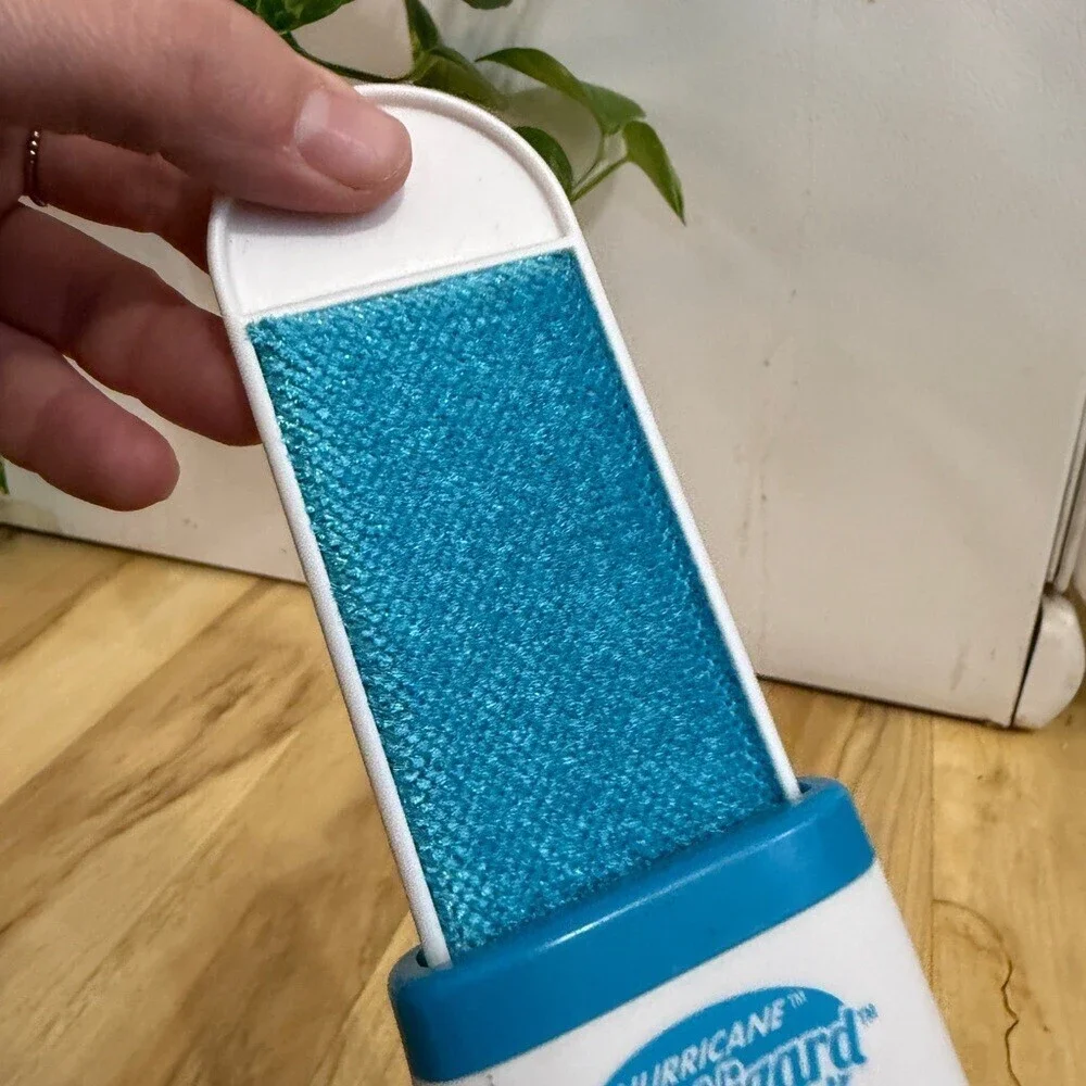 Hurricane Fur Wizard Blue and White Lint Remover